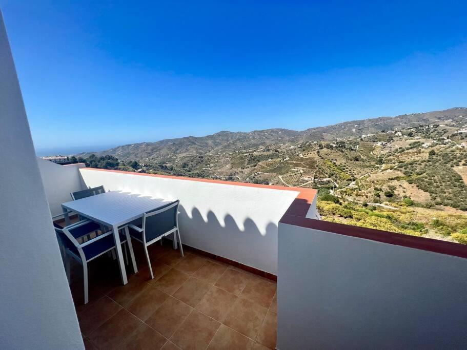 Atico Con Increibles Vistas A Las Montanas Y Mar Frigiliana Esterno foto